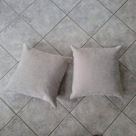 (2) 18" Gray Throw Pillows - Picture 2 of 2